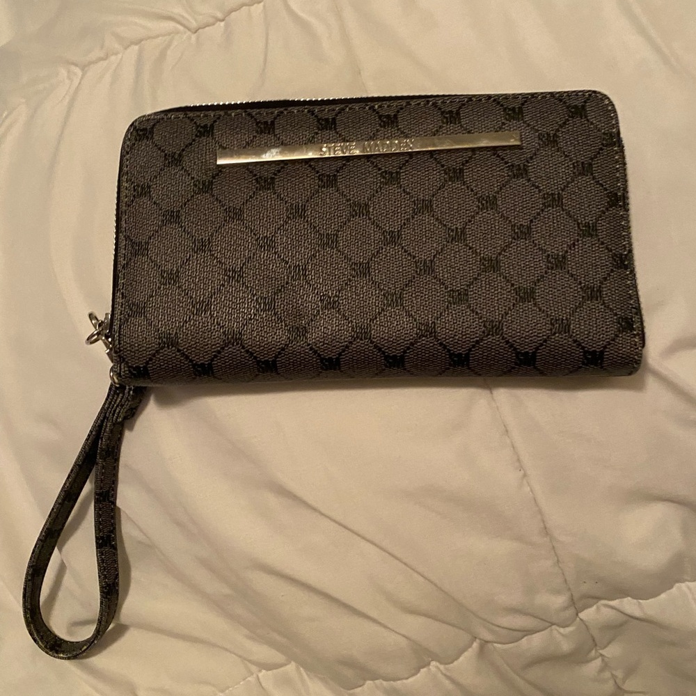 Steve Madden Black and Gray Patterned Wristlet Clutch